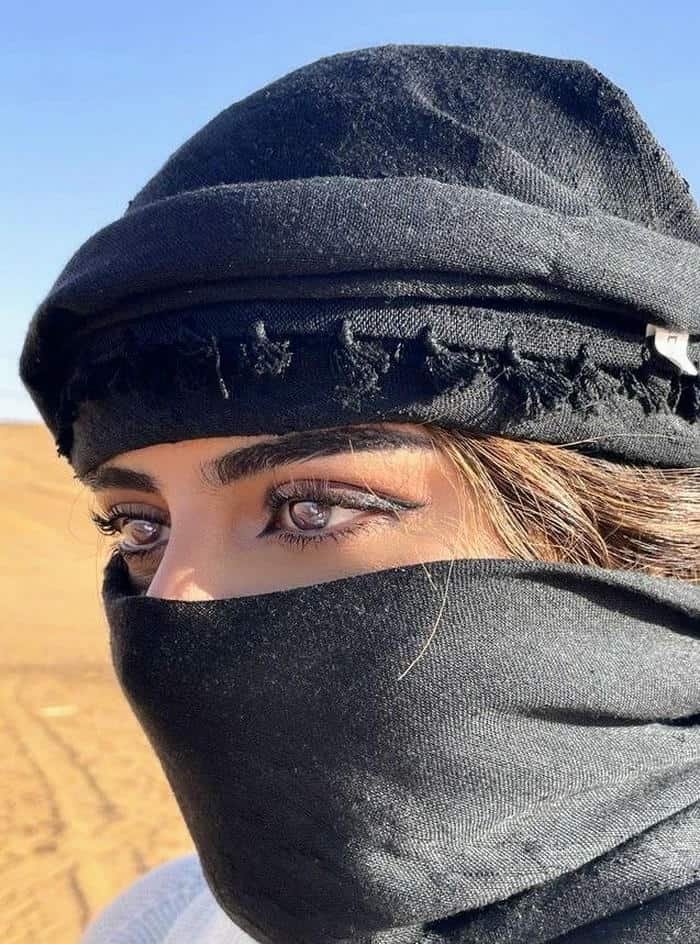 graceful portrait in hijab dp for girls