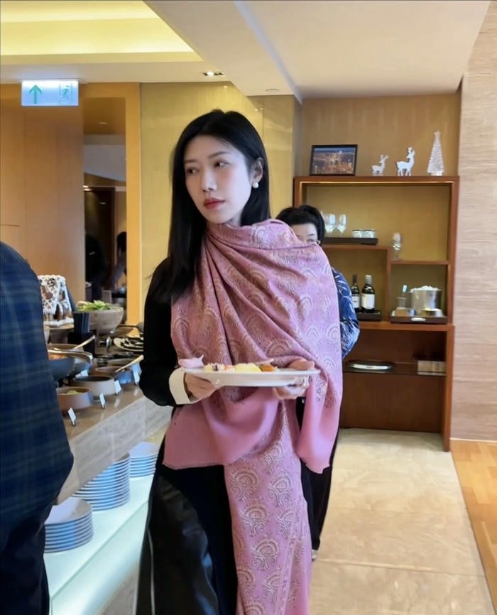 lovely ethnic beauty in kashmiri girls dp