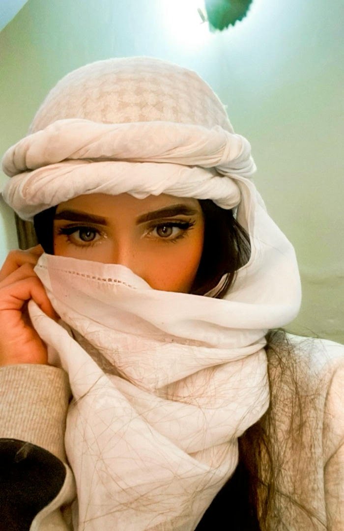 lovely modest glow in islamic girls dp