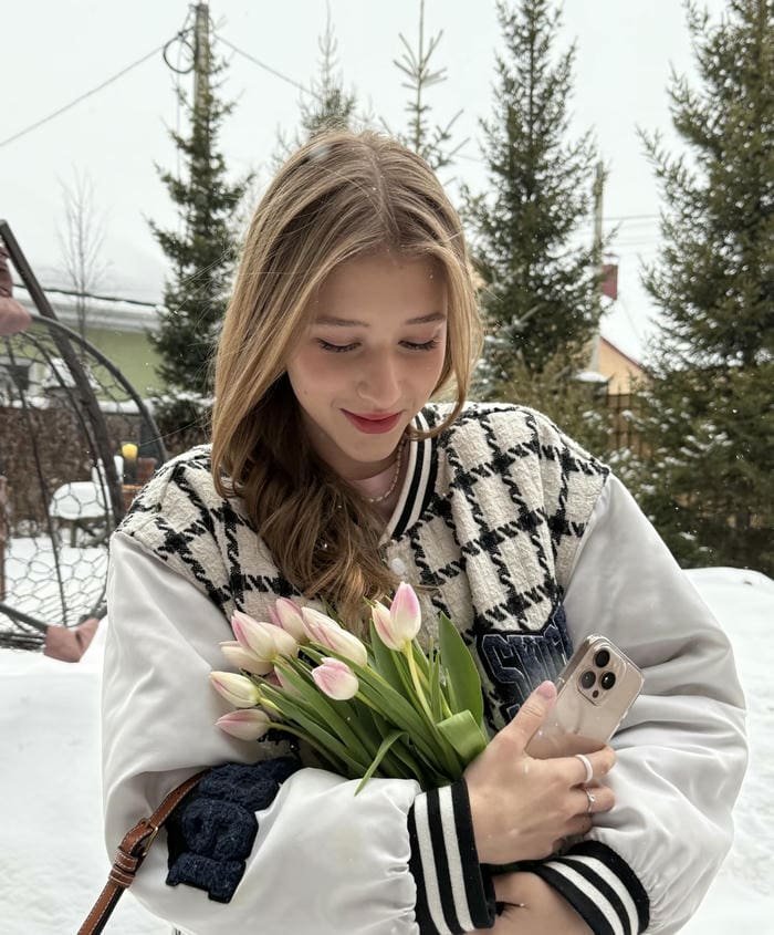 lovely tenderness in love dp for girls