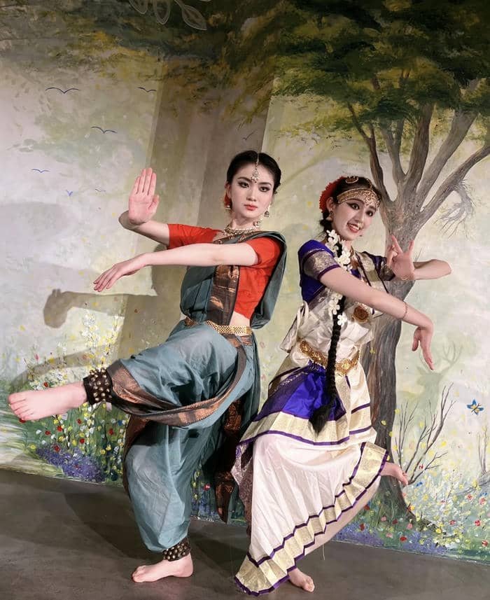 powerful presence in mahadev dp for girls