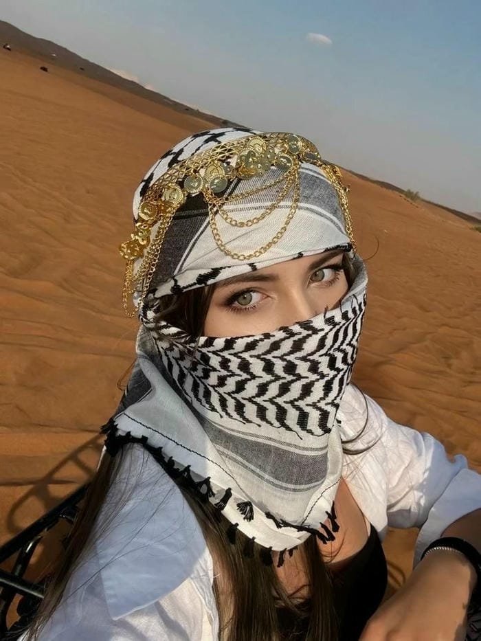 pretty expression in hijab dp for girls