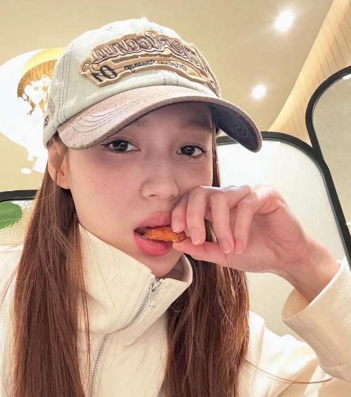 pure love shown in love dp for girls