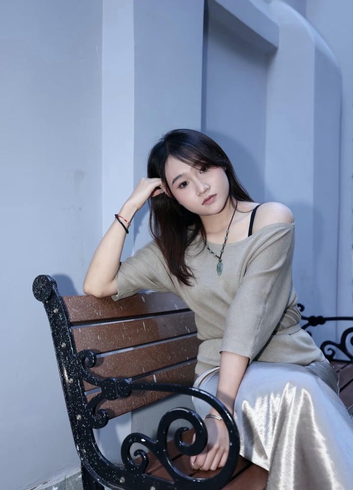 quiet heartbreak in lonely girl dp