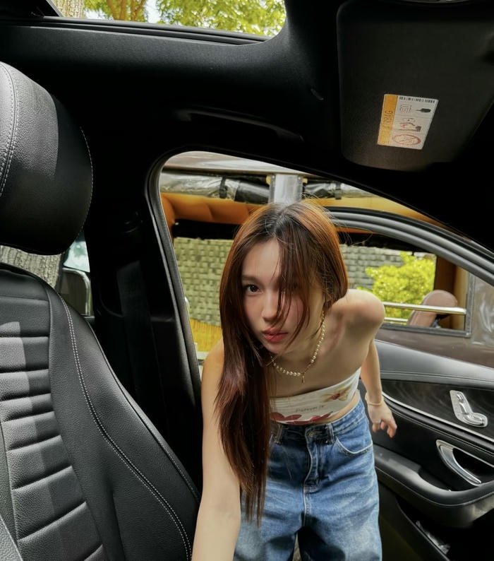 romantic comfort in love dp for girls