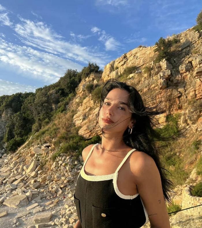 romantic elegance in love dp for girls