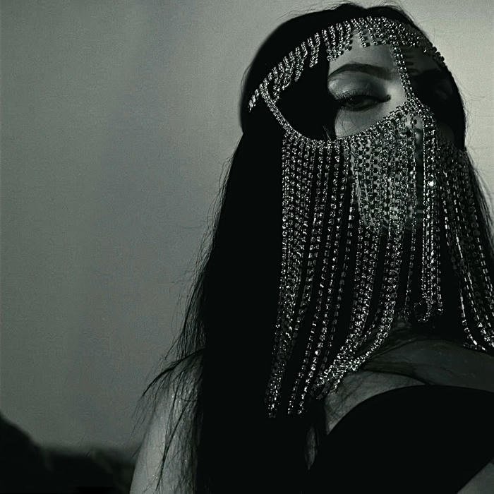 serene look in hijab dp for girls