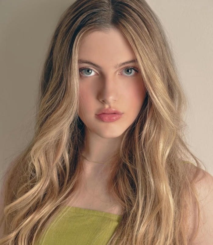 silent thoughts in lonely girl dp