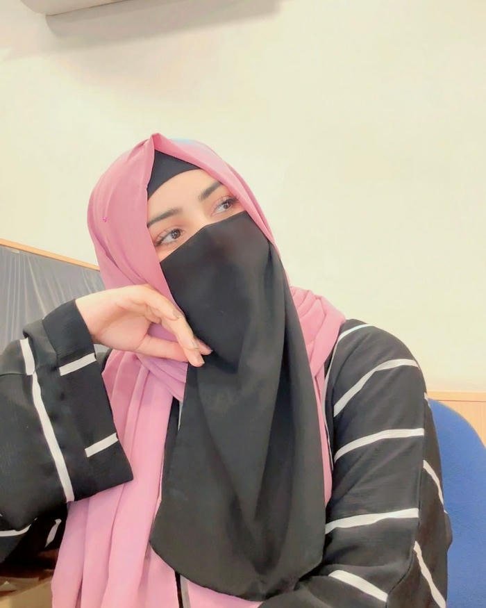 simple charm in islamic girls dp