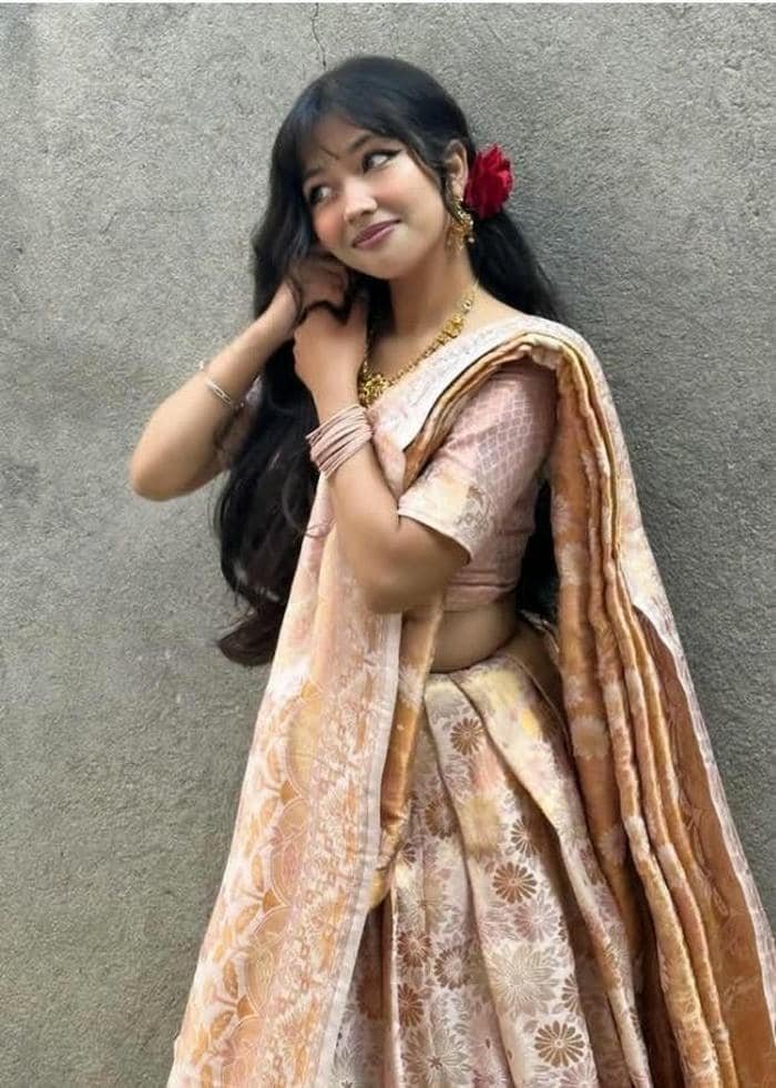 simple elegance in indian girl dp