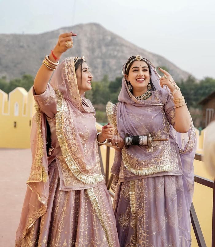 simple elegance in kashmiri girls dp