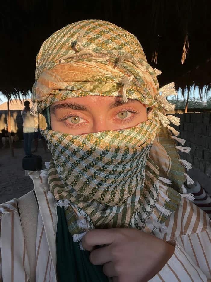 soft aesthetic in hijab dp for girls