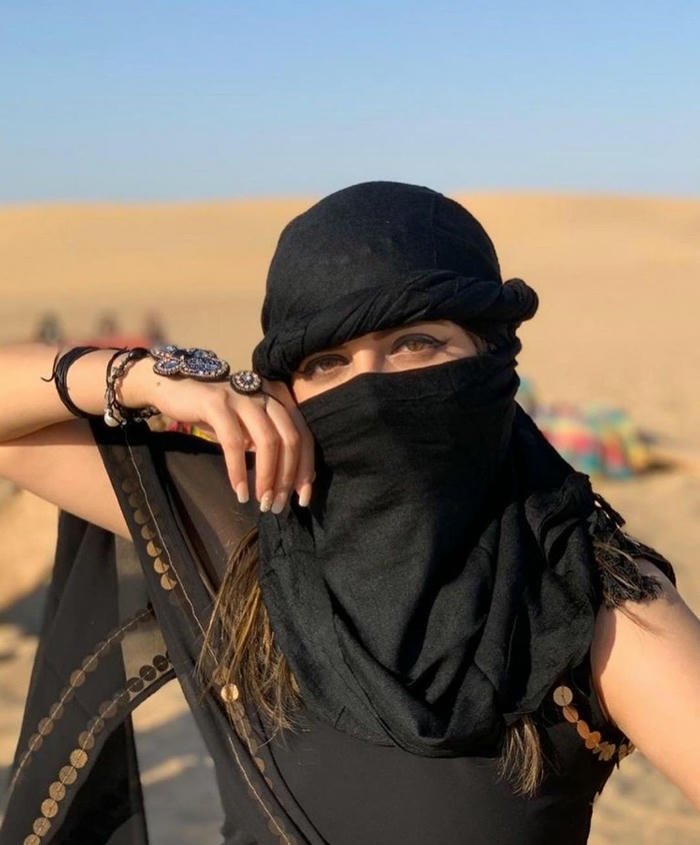 soft feminine vibe in hijab dp for girls