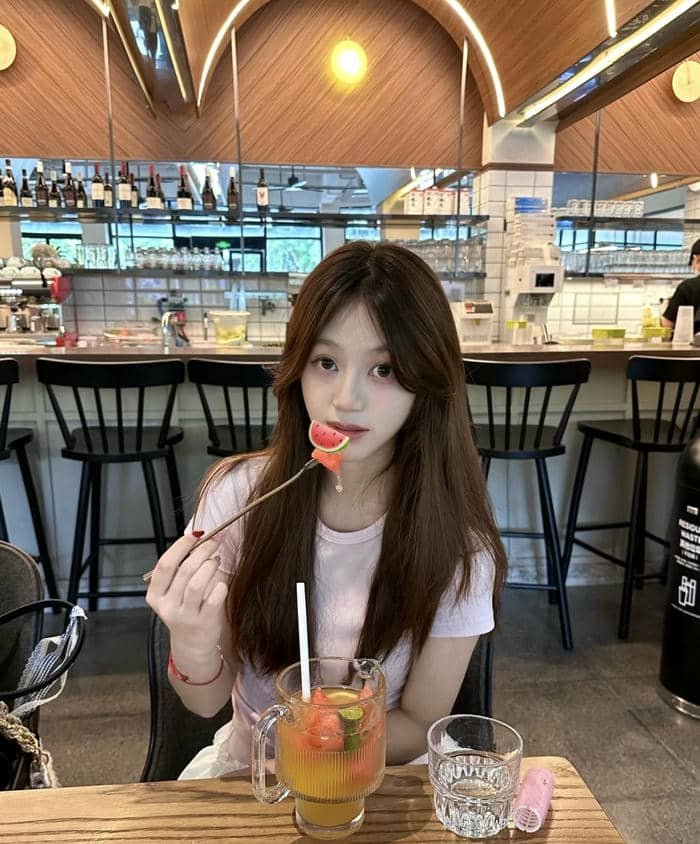 soft heart mood in love dp for girls