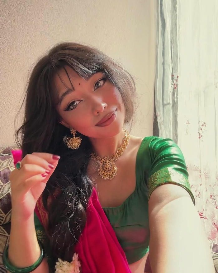 soft lighting in indian girl dp