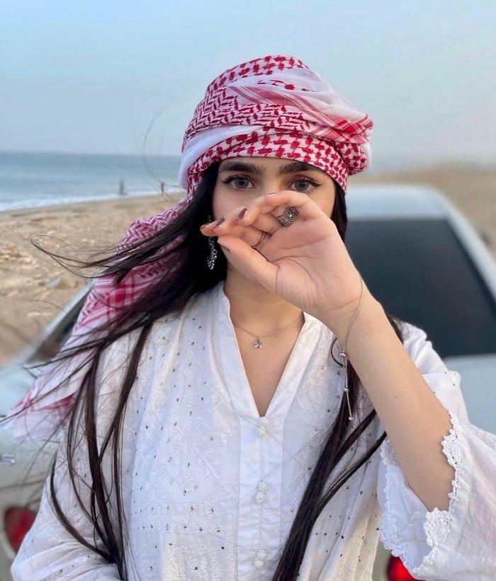 soft lighting in islamic girls dp