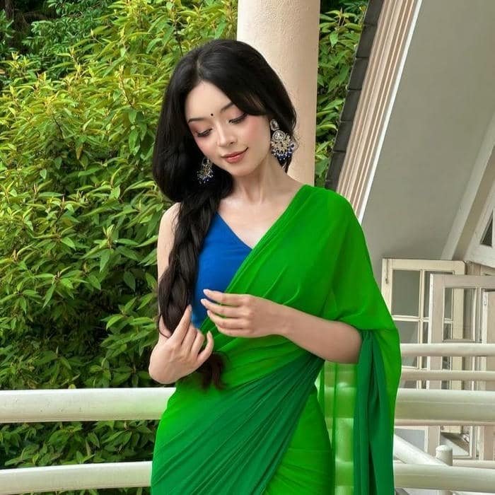 sweet charm in indian girl dp