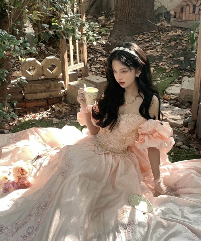 sweet emotion in love dp for girls