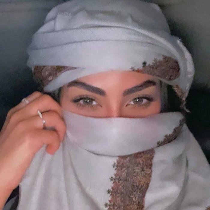 traditional elegance in islamic girls dp