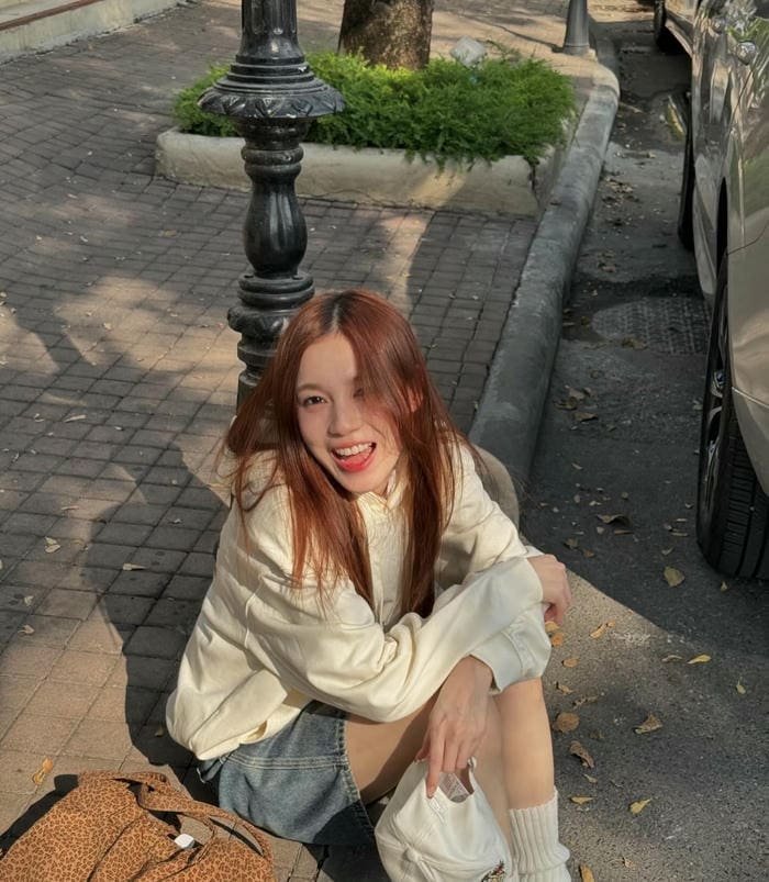 warm expression in love dp for girls