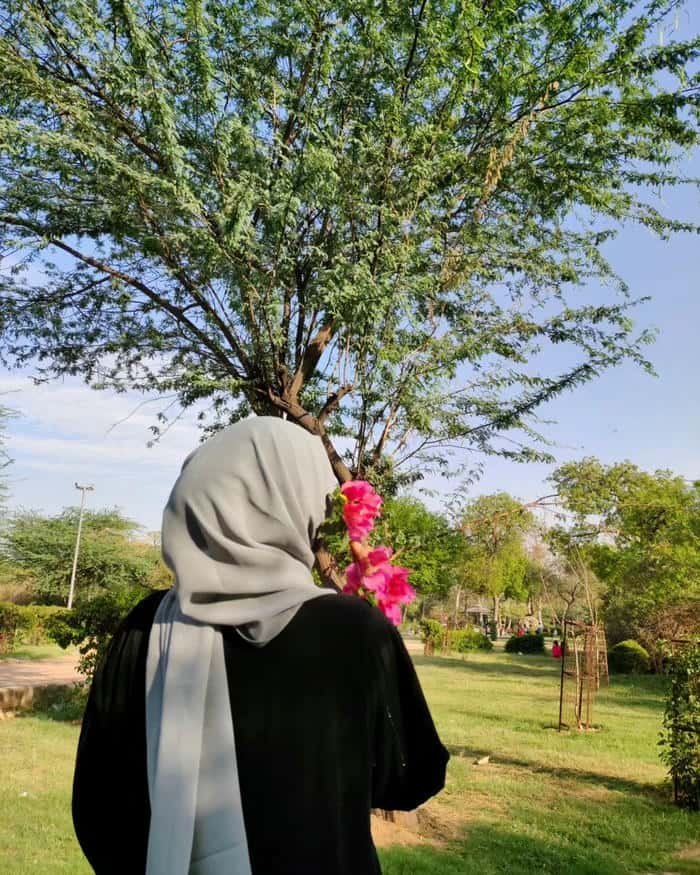 warm profile in islamic girls dp