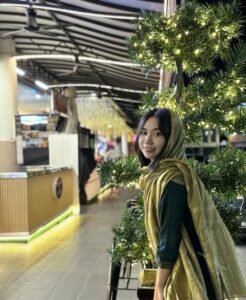 warm smile in kashmiri girls dp