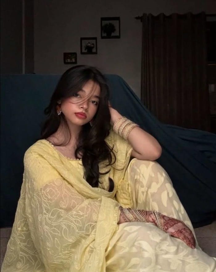 warm tones in indian girl dp