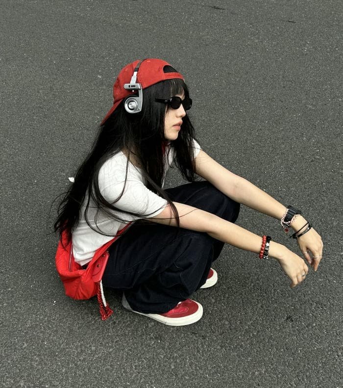 Bold colors highlight cool dp for girls