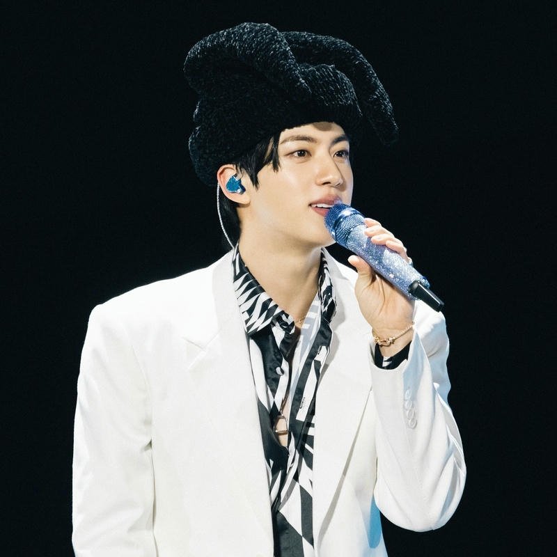 Bts dp images V white suit black hat performance stage