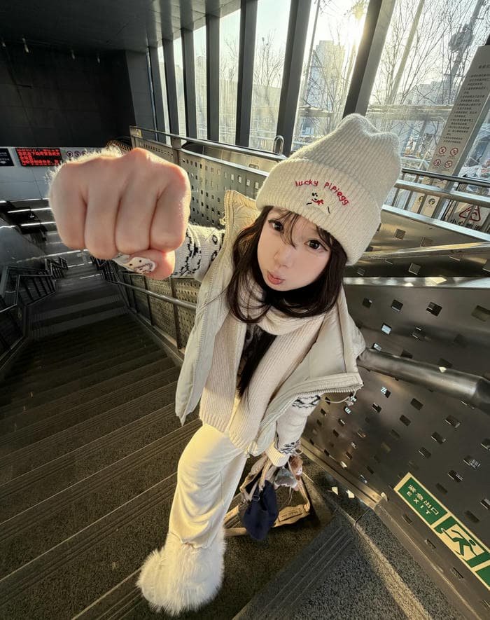 Charming face as cute girl pic dp