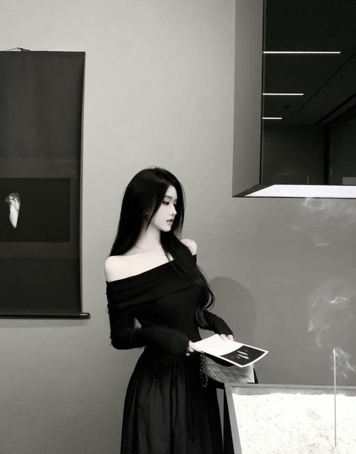 Chic style with black dp for girls