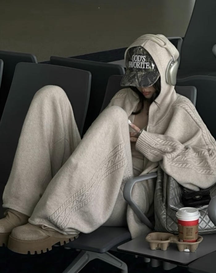 Chill style captured cool dp for girls