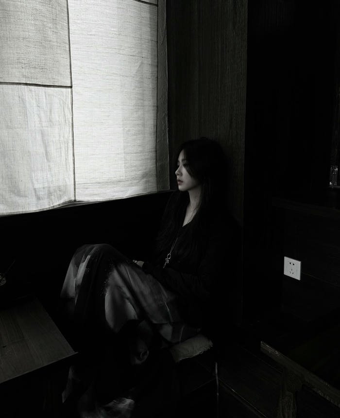 Classic mood through black dp for girls