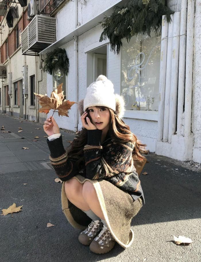 Cool shadow style cap girl dp