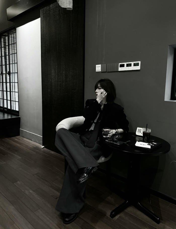 Dark glow makes a black dp for girls