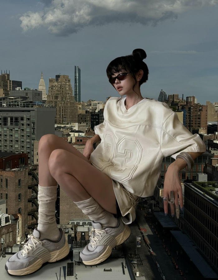 Dark tone aesthetic cool dp for girls