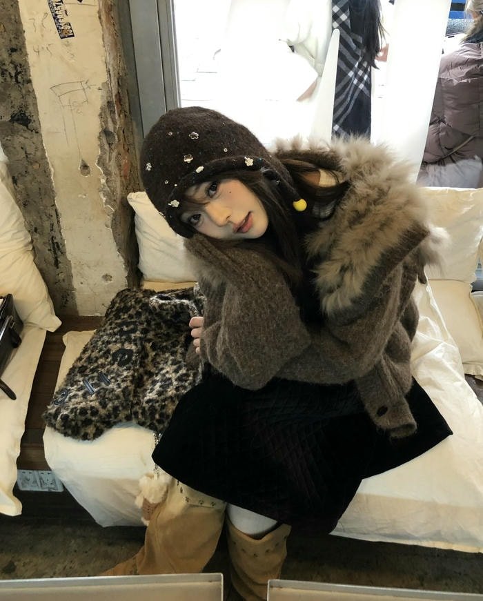 Hidden smile cap girl dp aesthetic