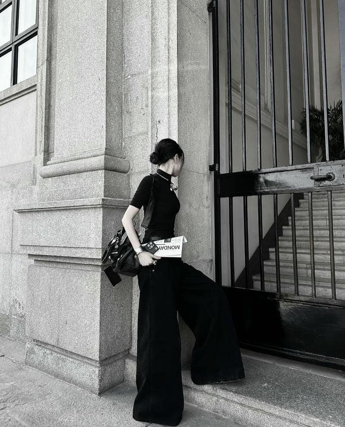 Minimal vibe from black dp for girls