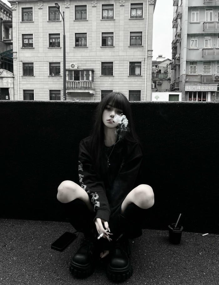 Mysterious vibe with black dp for girls