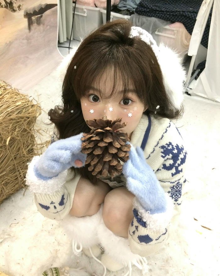 Natural beauty like cute girl pic dp