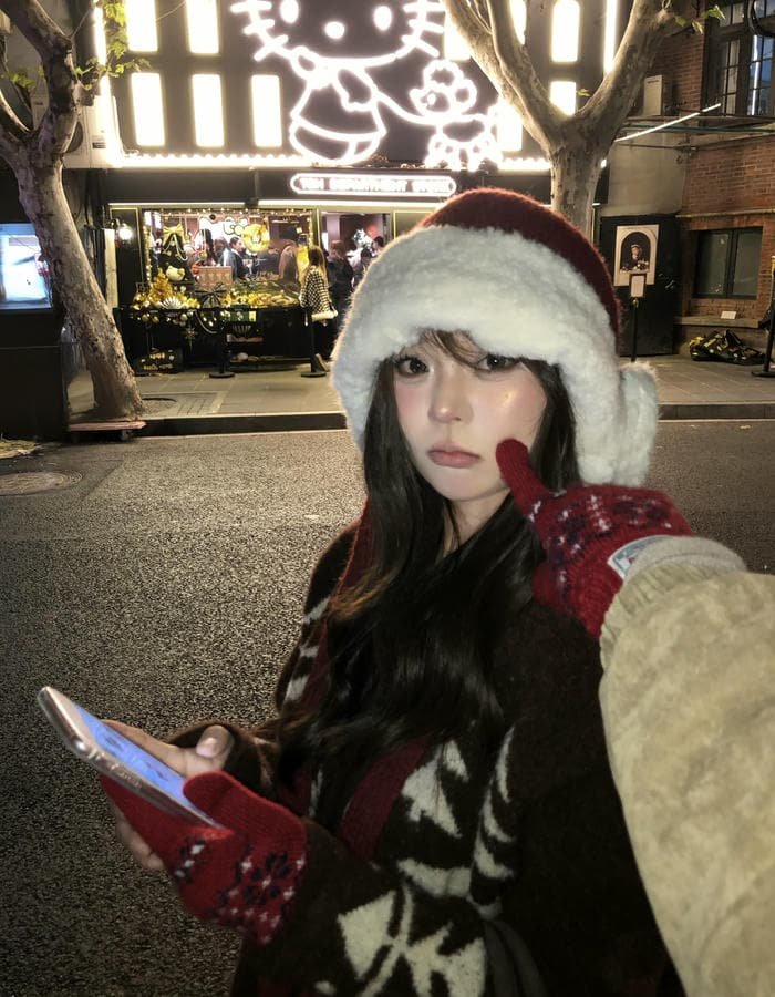 Quiet vibe from cap girl dp