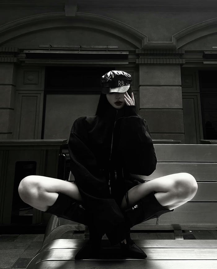 Silent mood inside black dp for girls