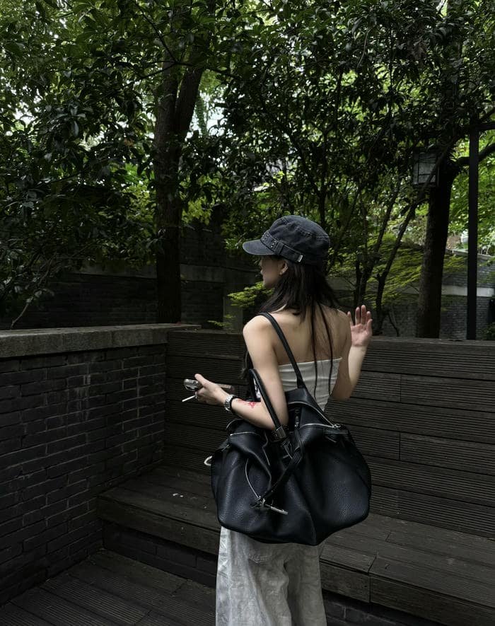 Simple background suits cool dp for girls