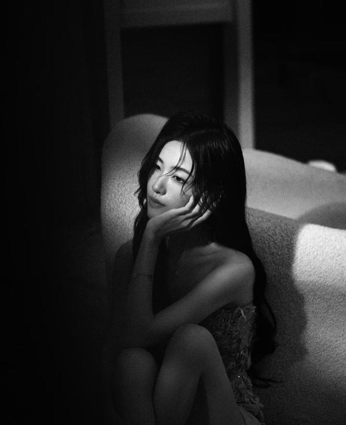 Soft glow around black dp for girls