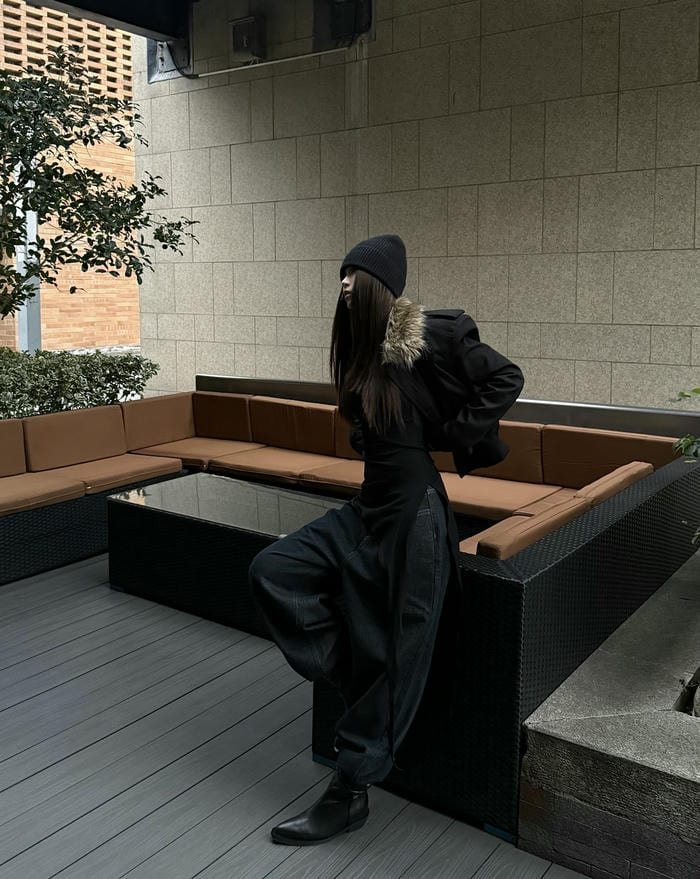 Soft glow creates cool dp for girls