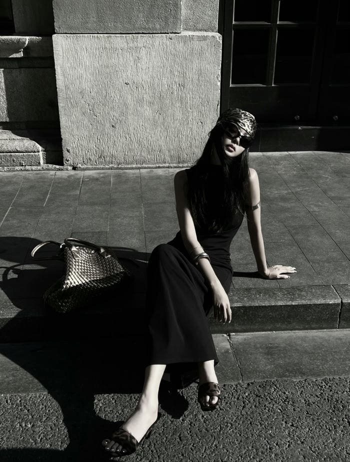 Soft light on black dp for girls