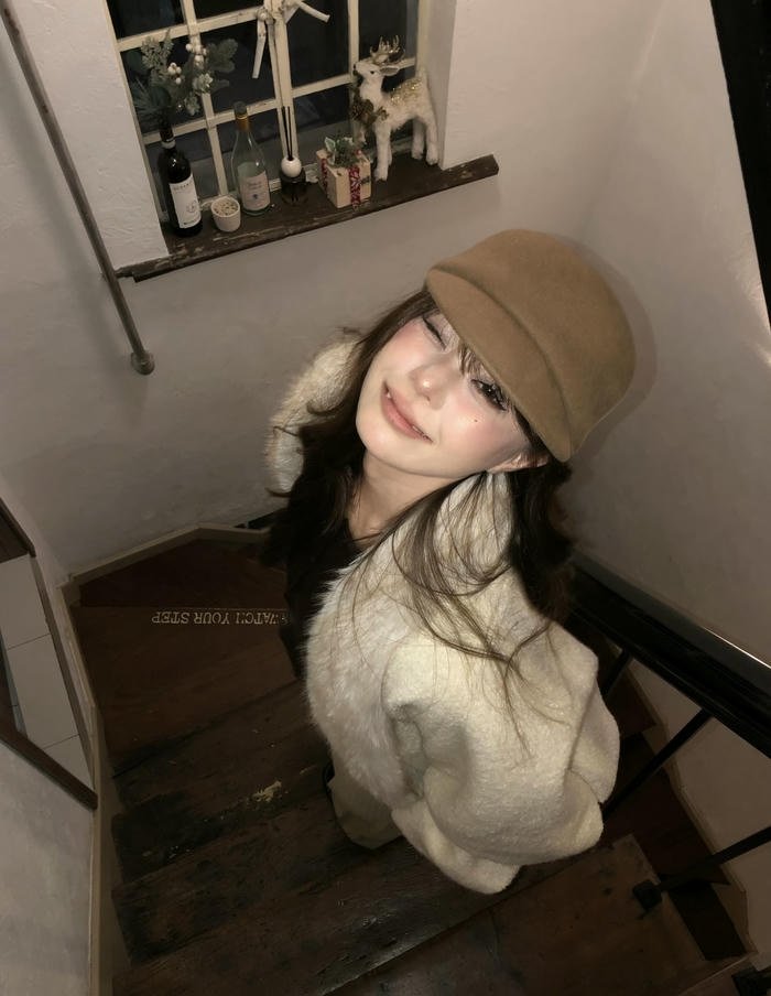 Soft light on cap girl dp