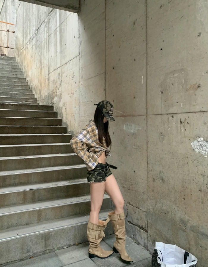 Soft shadow cap girl dp aesthetic mood