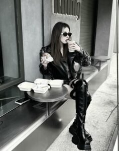 Soft shadows create black dp for girls