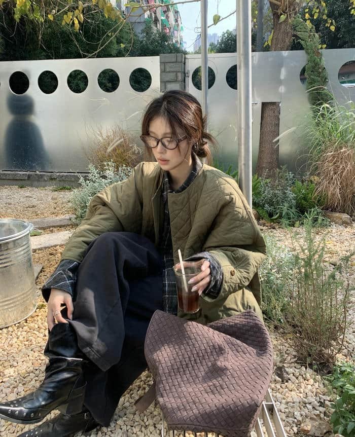 Street vibe showing cool dp for girls